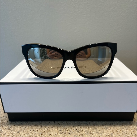 Authentic Chanel Gold Mirrored Sunglasses - Picture 2 of 12